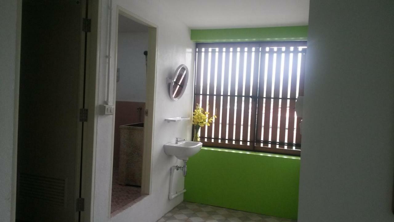 Madinah Hostel Ranong Ban Lum Than Kültér fotó